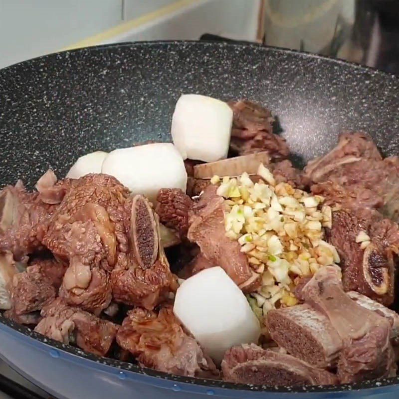 Step 3 Stewing beef ribs Korean-style soy sauce beef stew