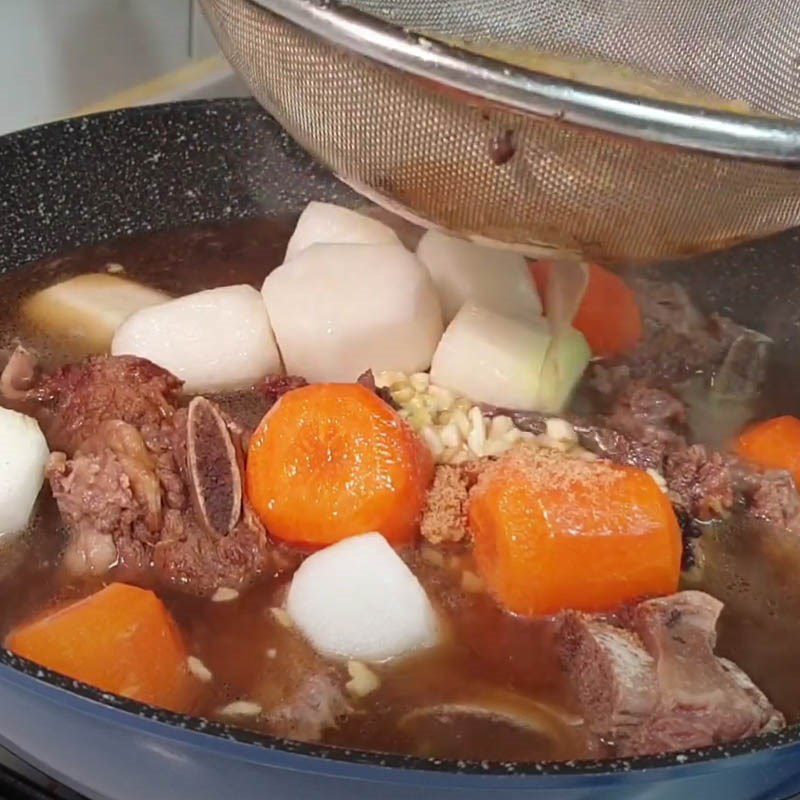 Step 3 Stewing beef ribs Korean-style soy sauce beef stew