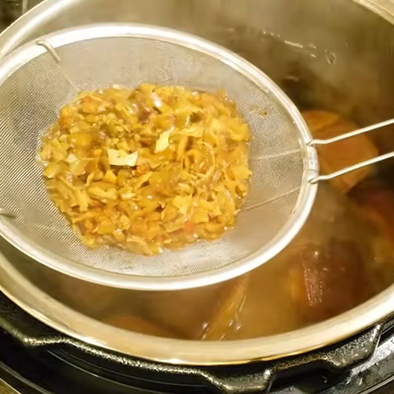 Step 7 Stewing pork Braised pork with eggs