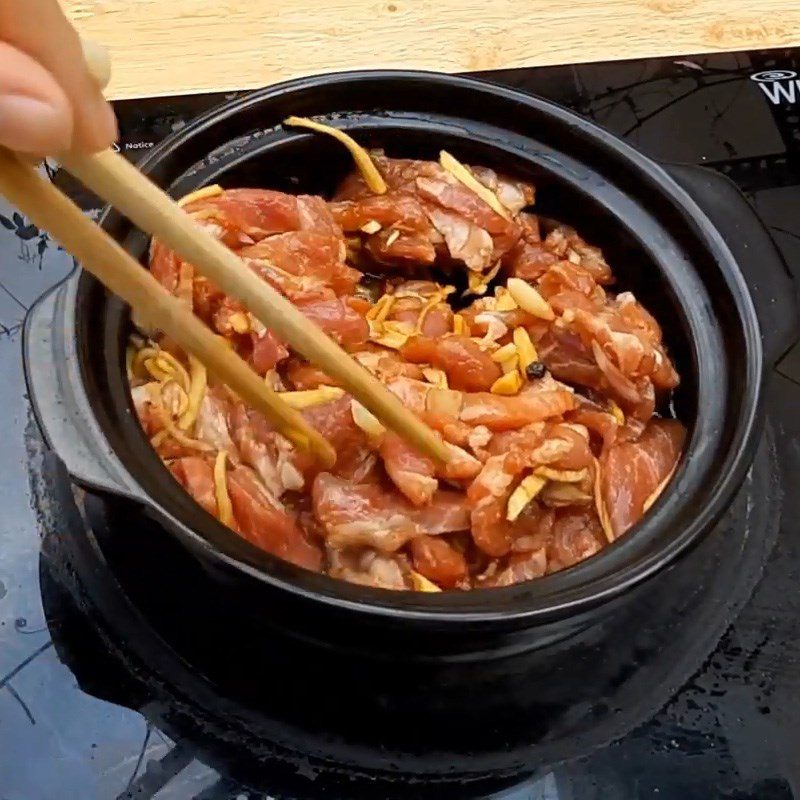 Step 4 Braised meat Ginger pork braised