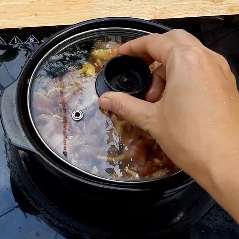 Step 4 Braised meat Ginger pork braised