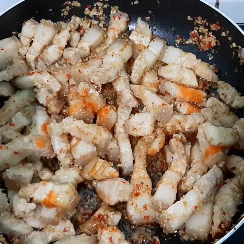 Step 4 Cook the meat Pork braised with lemongrass