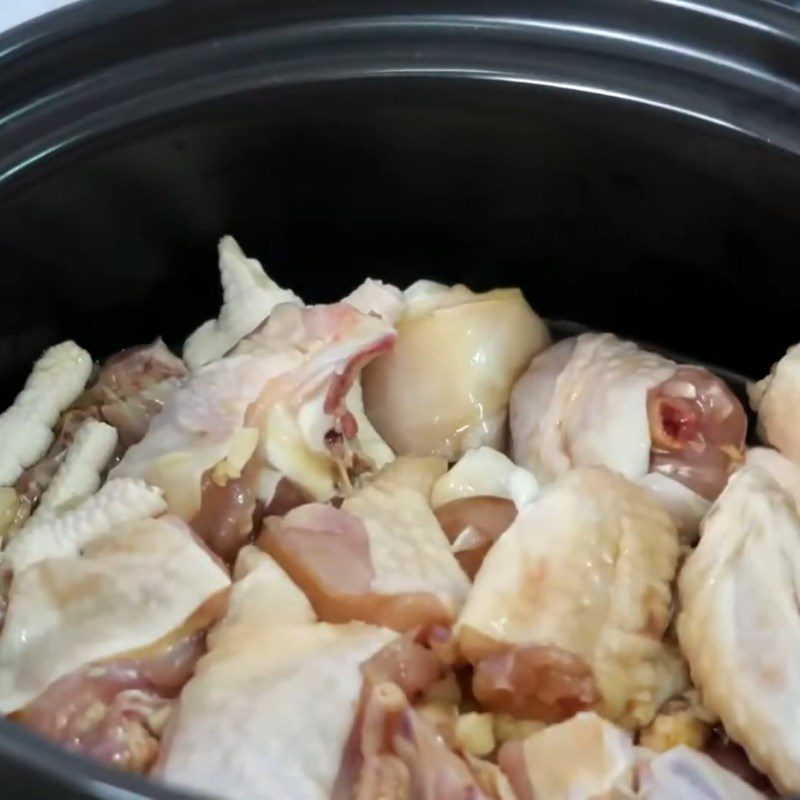 Step 3 Stew the chicken Chicken stewed with white radish