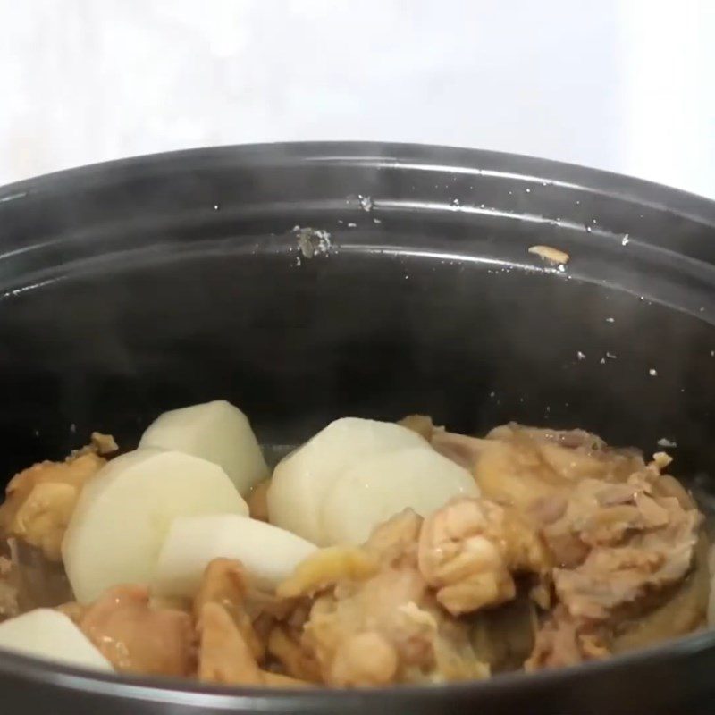 Step 3 Stew the chicken Chicken stewed with white radish