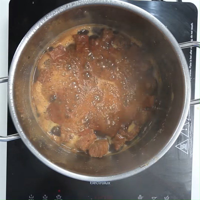 Step 3 Stewed meat and quail eggs Stewed beef