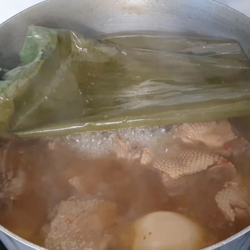 Step 5 Braised duck meat Duck meat braised with soy sauce