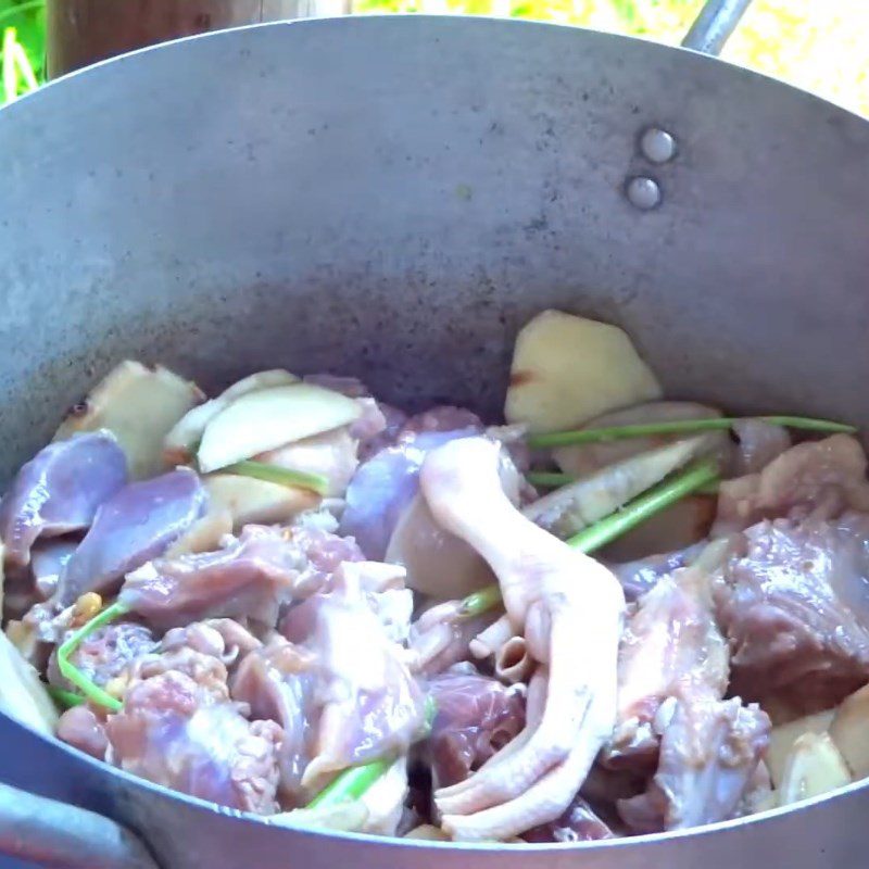 Step 3 Duck meat stewed with galangal Stewed duck with galangal