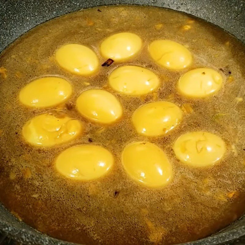 Step 6 Stewing eggs Braised pork with eggs