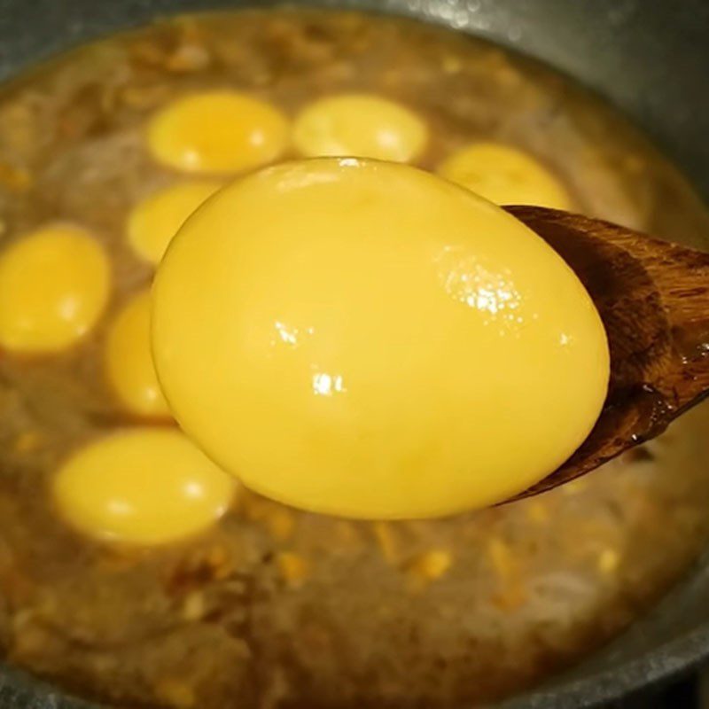 Step 6 Stewing eggs Braised pork with eggs