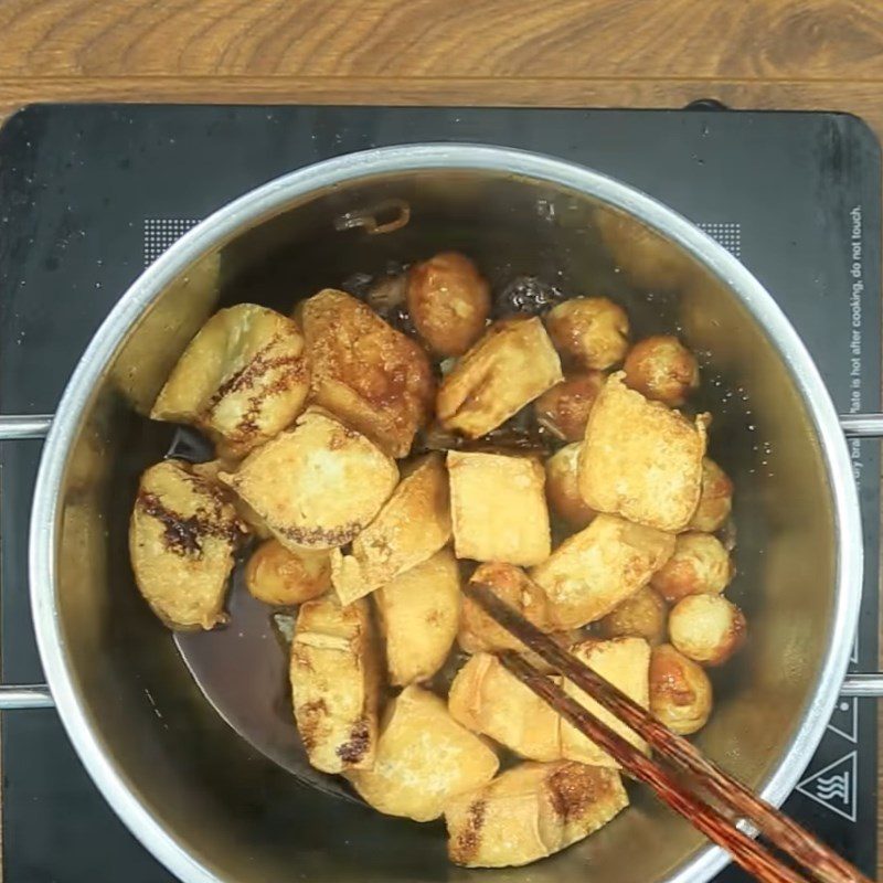 Step 4 Quail Egg Stew Fried quail eggs stewed with tofu