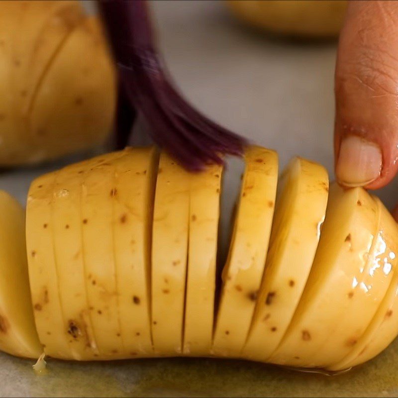 Step 3 Spreading sauce on potatoes Simple baked potatoes