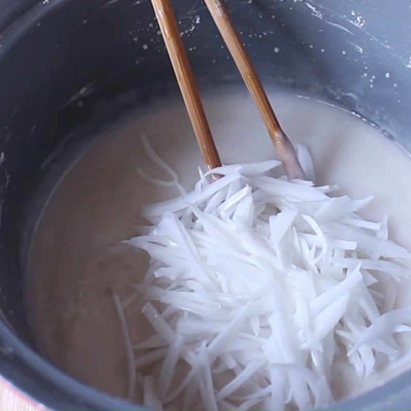 Step 4 Mixing the flour Traditional Hue xu xê cake