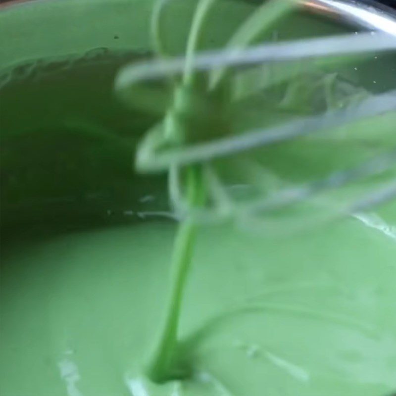 Step 3 Stir the flour for pandan layer cake - sweet layer cake