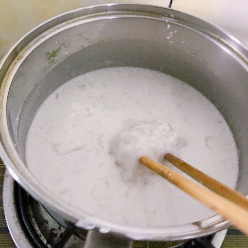 Step 3 Stir the dough for Banh Bot Loc with meat filling