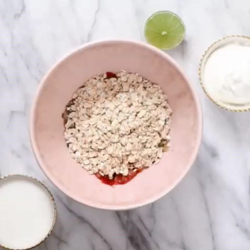 Step 2 Make kiwi strawberry oatmeal Kiwi strawberry oatmeal