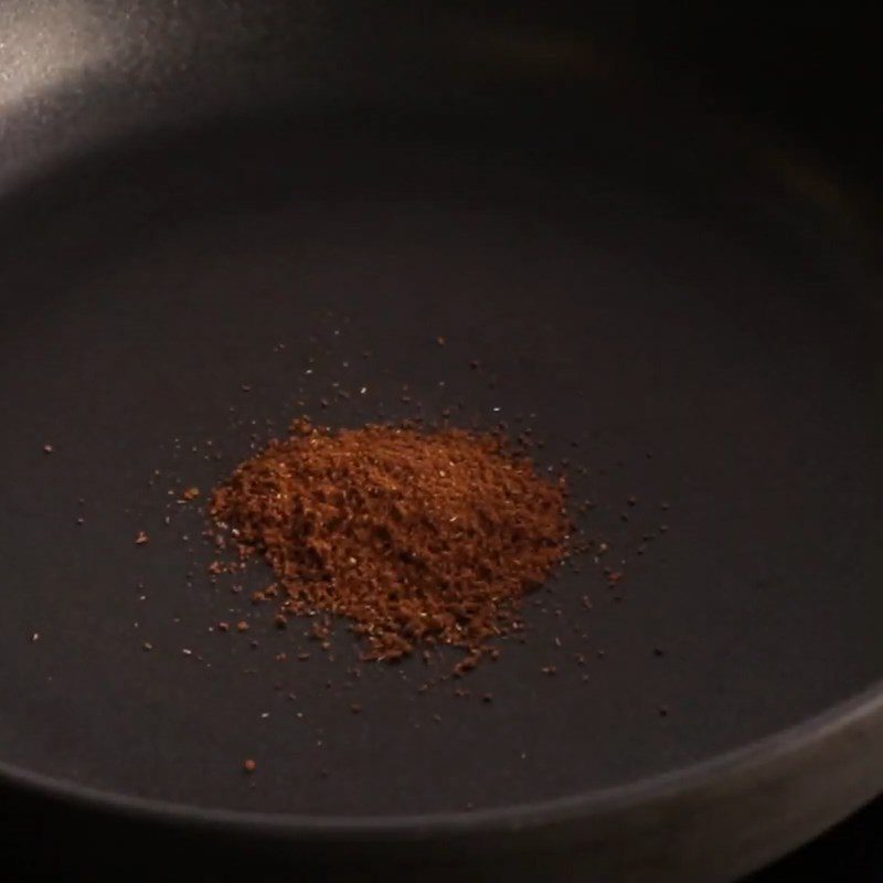 Step 4 Shake chicken with flour Crispy fried chicken with five-spice powder