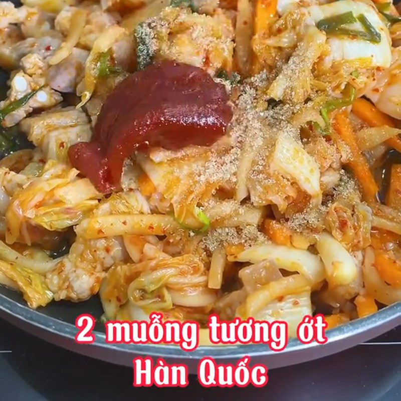 Step 2 Stir-fried pork belly with kimchi Stir-fried pork belly with kimchi (Recipe shared from TikTok Cooking with TasteVN)