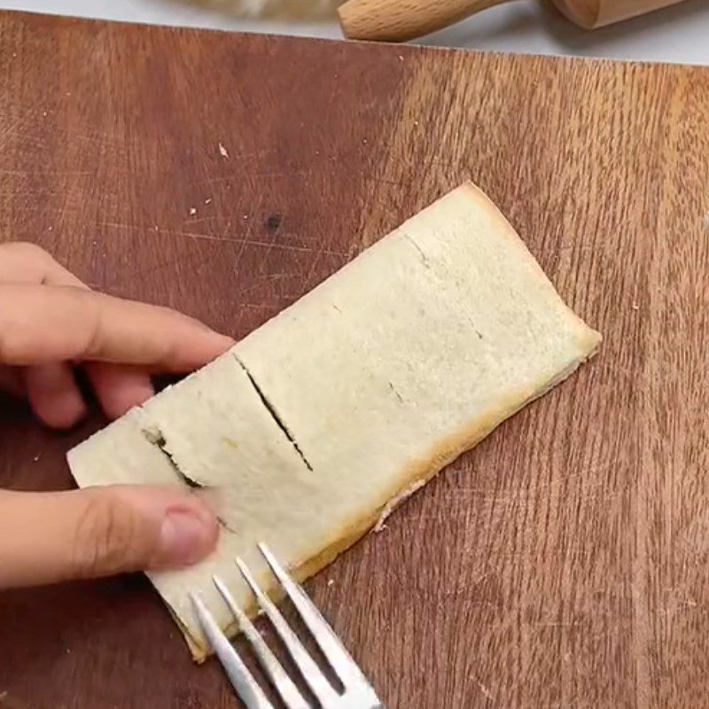 Step 3 Make baked apple pie using sandwich