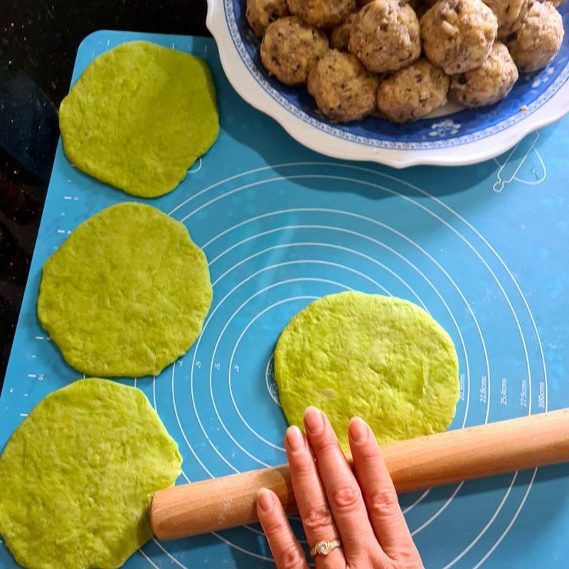 Step 4 Making steamed buns Quail egg buns with cheese filling