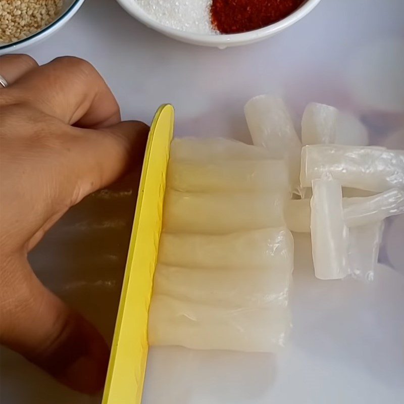 Step 2 Make the rice cake for Vegetarian Tokbokki