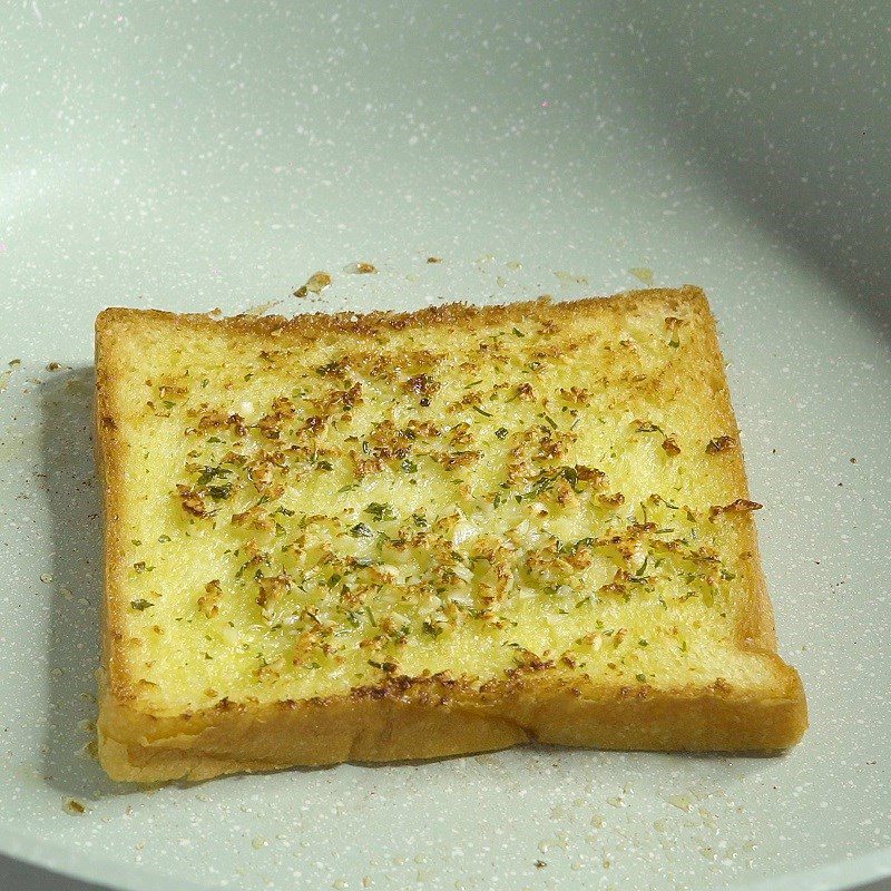 Step 4 Make garlic butter bread with melted cheese sauce and side dish