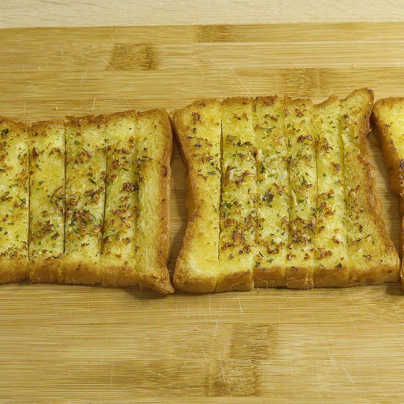 Step 4 Make garlic butter bread with melted cheese sauce and side dish