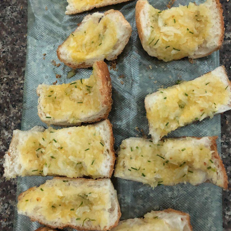 Step 3 Make garlic bread Garlic bread in the microwave