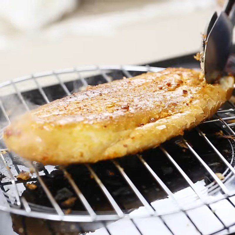 Step 2 Making Grilled Bread Grilled bread with salt and chili in a pan