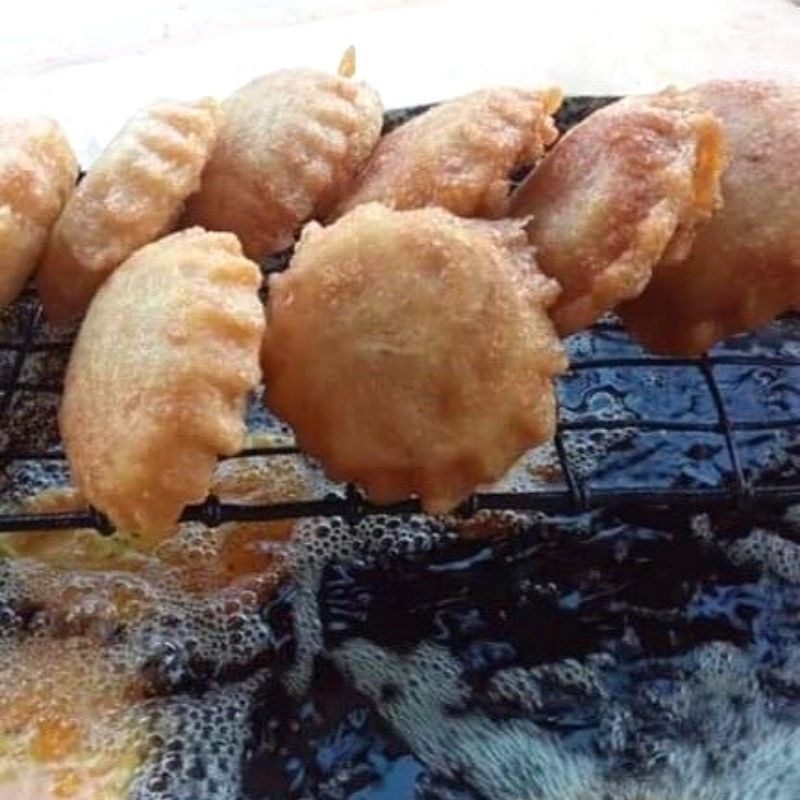 Step 3 Making and frying the cake for Lạng Sơn fried cake