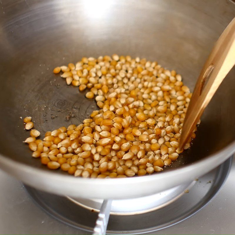 Step 1 Make chocolate popcorn