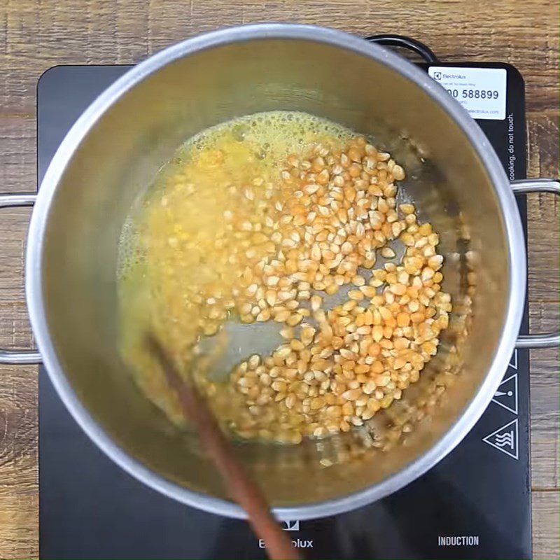 Step 1 Make popcorn Matcha-flavored popcorn