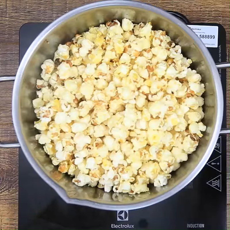 Step 1 Make popcorn Matcha-flavored popcorn