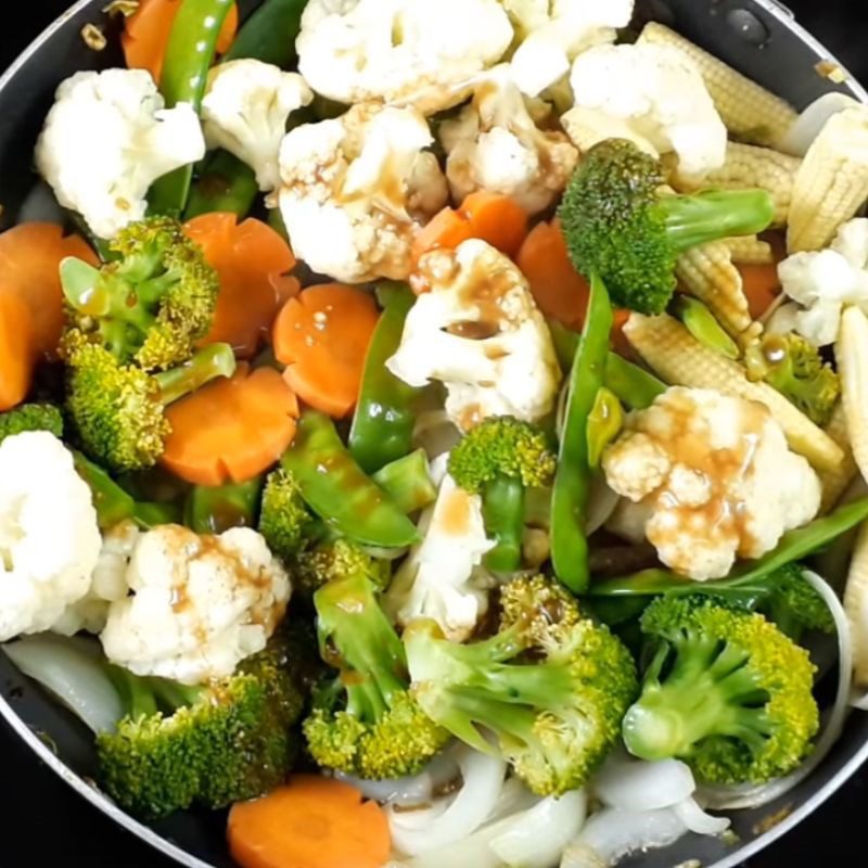 Step 4 Stir-fried mixed broccoli Stir-fried mixed broccoli