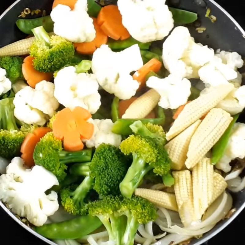 Step 4 Stir-fried mixed broccoli Stir-fried mixed broccoli