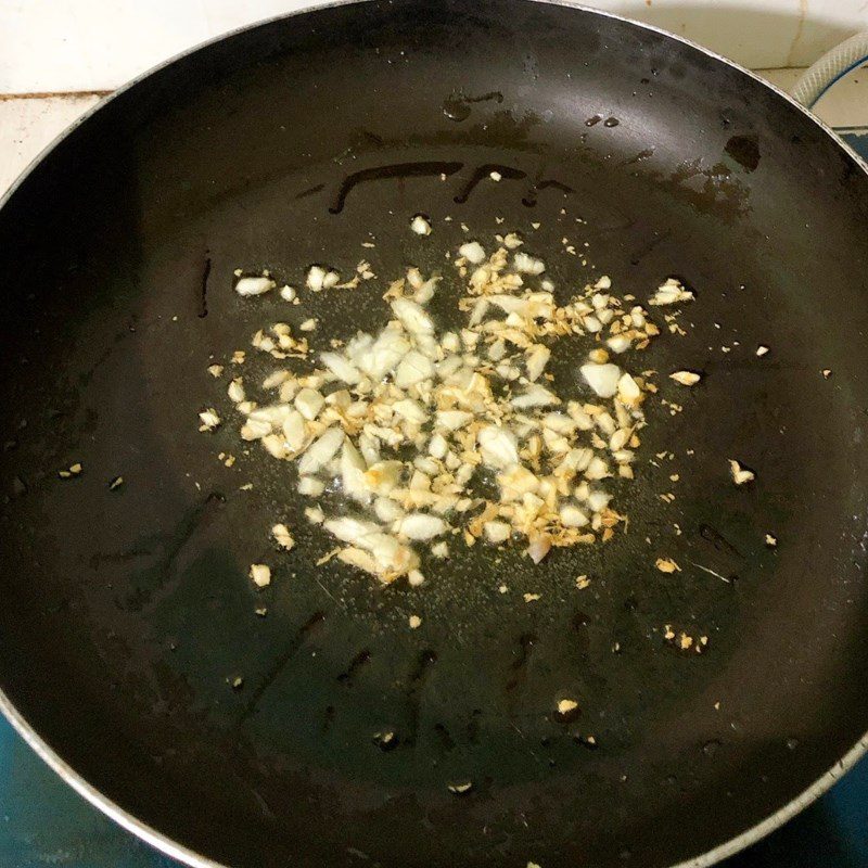 Step 2 Making garlic stir-fried broccoli Garlic stir-fried broccoli