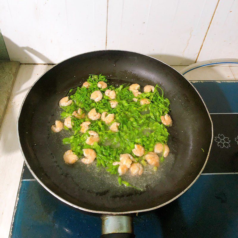 Step 2 Stir-fried morning glory with shrimp Stir-fried morning glory with shrimp