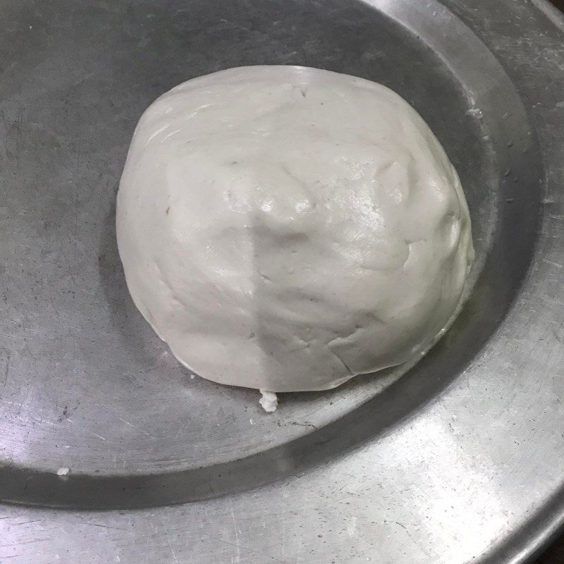 Step 1 Making the dough for Sticky Rice Cake with Mung Bean Filling (Recipe shared by a user)