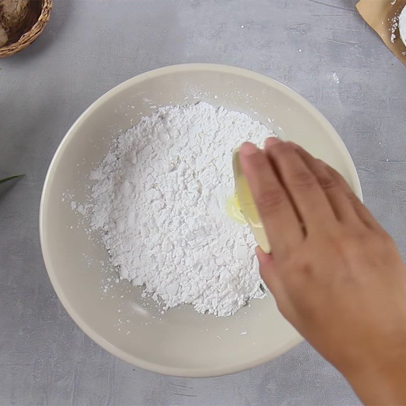 Step 3 Mixing the tapioca flour Roasted pork tapioca cake