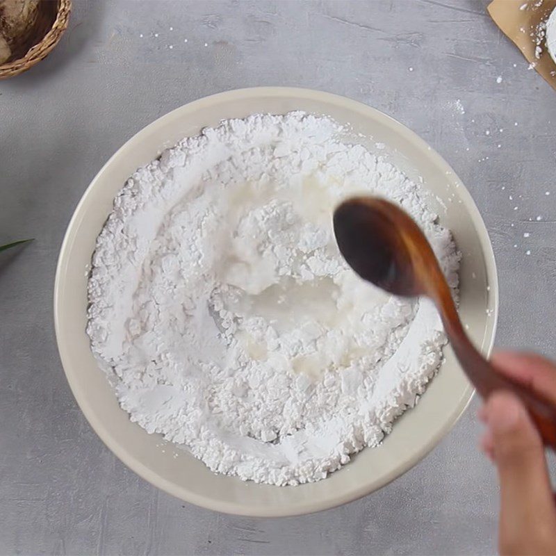 Step 3 Mixing the tapioca flour Roasted pork tapioca cake