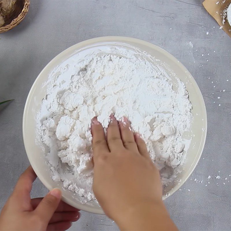 Step 3 Mixing the tapioca flour Roasted pork tapioca cake