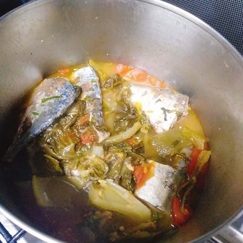 Step 3 Cooking mackerel with sour pickles Cooking mackerel with sour pickles