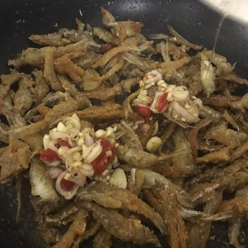 Step 3 Making fish sauce fried anchovies Anchovies fried with fish sauce