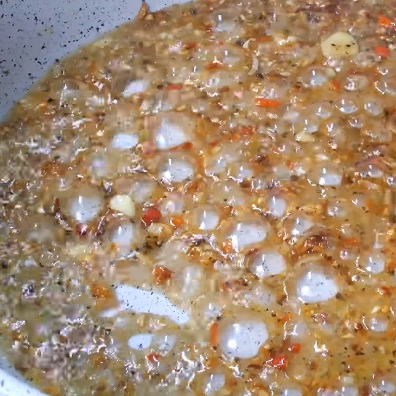 Step 4 Making fried salmon with fish sauce Fried fish head with fish sauce