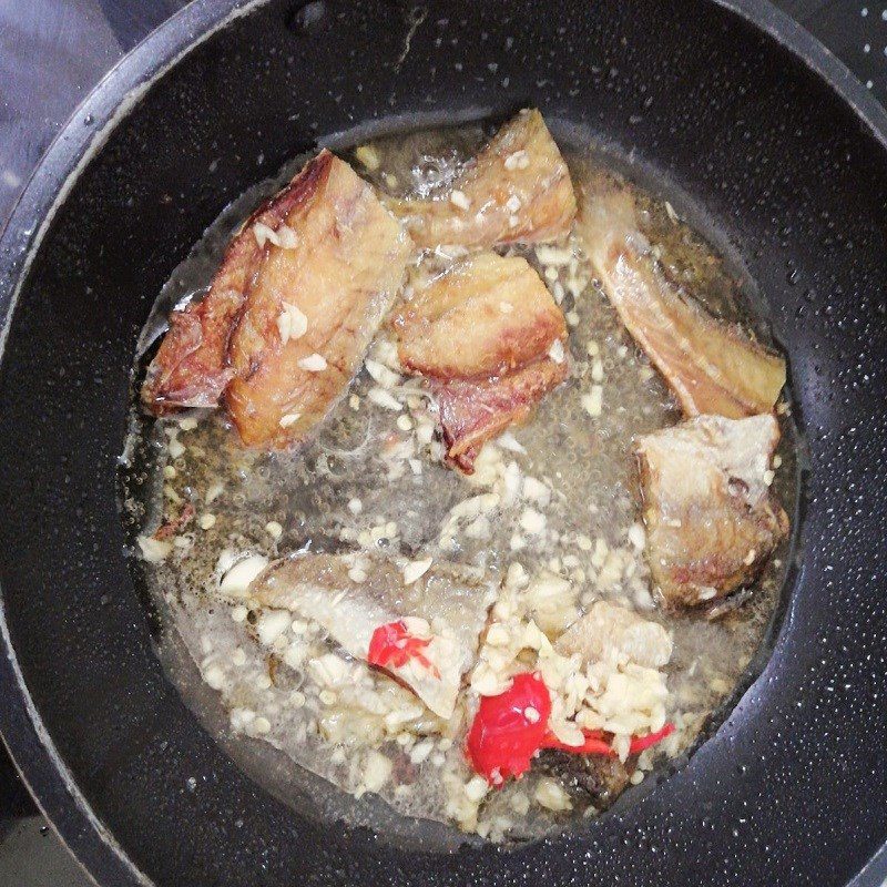 Step 4 Make the dried fish Dried fish with garlic and chili