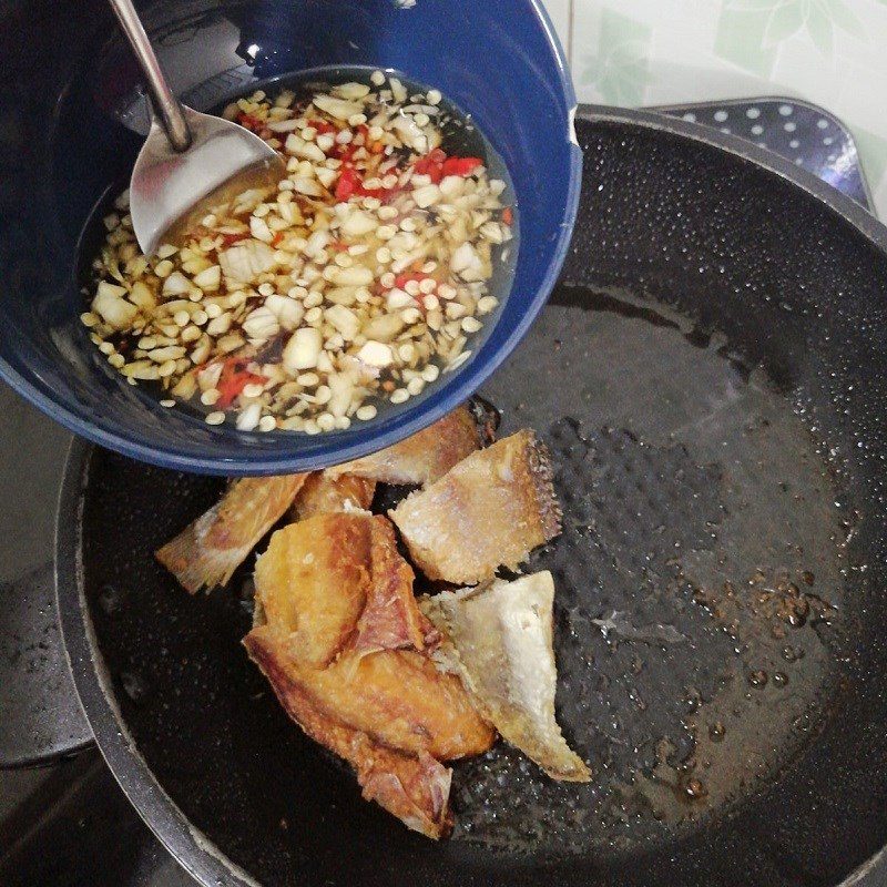 Step 4 Make the dried fish Dried fish with garlic and chili