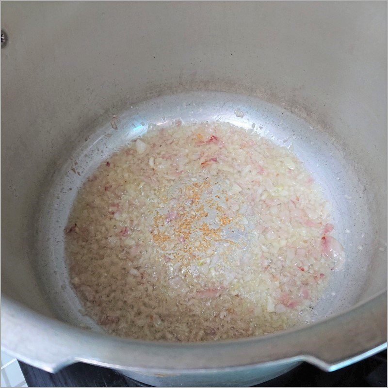 Step 4 Making mackerel braised with tomatoes Braised mackerel with tomatoes using a pressure cooker (Recipe shared by a user)