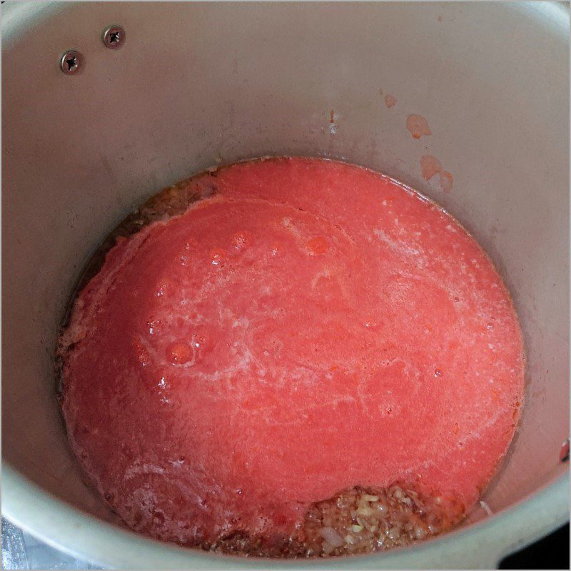 Step 4 Making mackerel braised with tomatoes Braised mackerel with tomatoes using a pressure cooker (Recipe shared by a user)