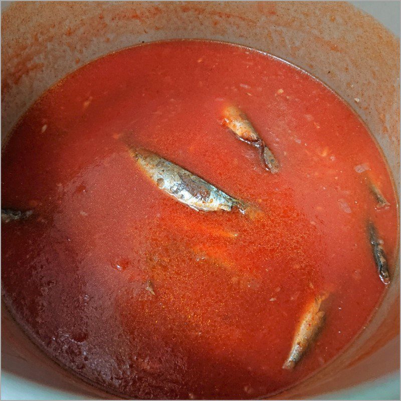 Step 4 Making mackerel braised with tomatoes Braised mackerel with tomatoes using a pressure cooker (Recipe shared by a user)