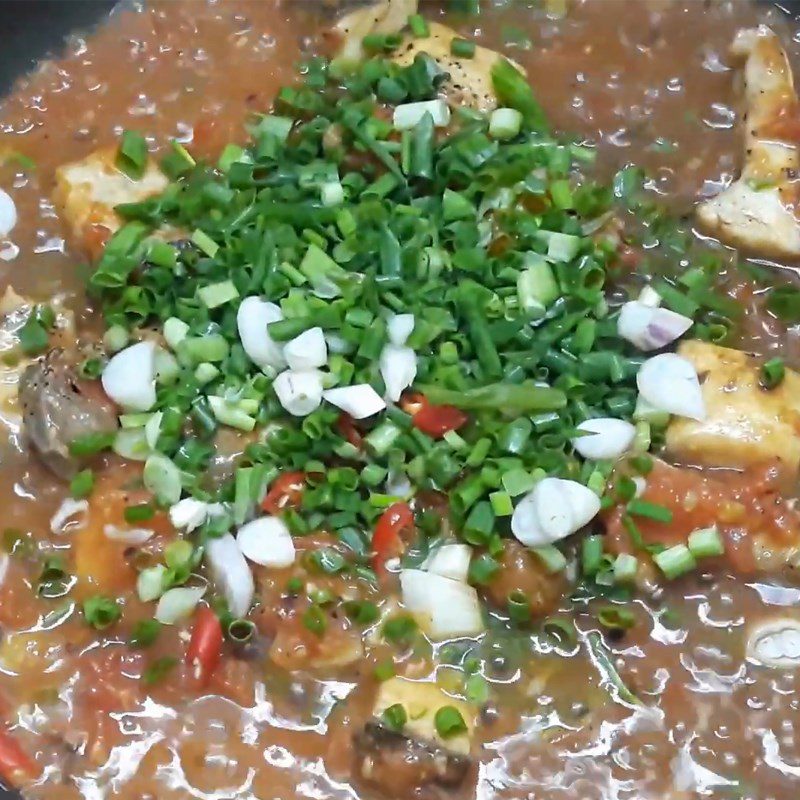 Step 4 Cooking fish with tomato sauce Fried cobia fish with tomato sauce