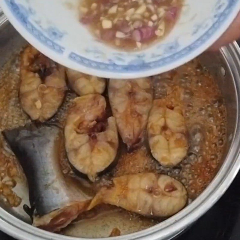 Step 3 Making catfish braised with pepper Catfish braised with pepper